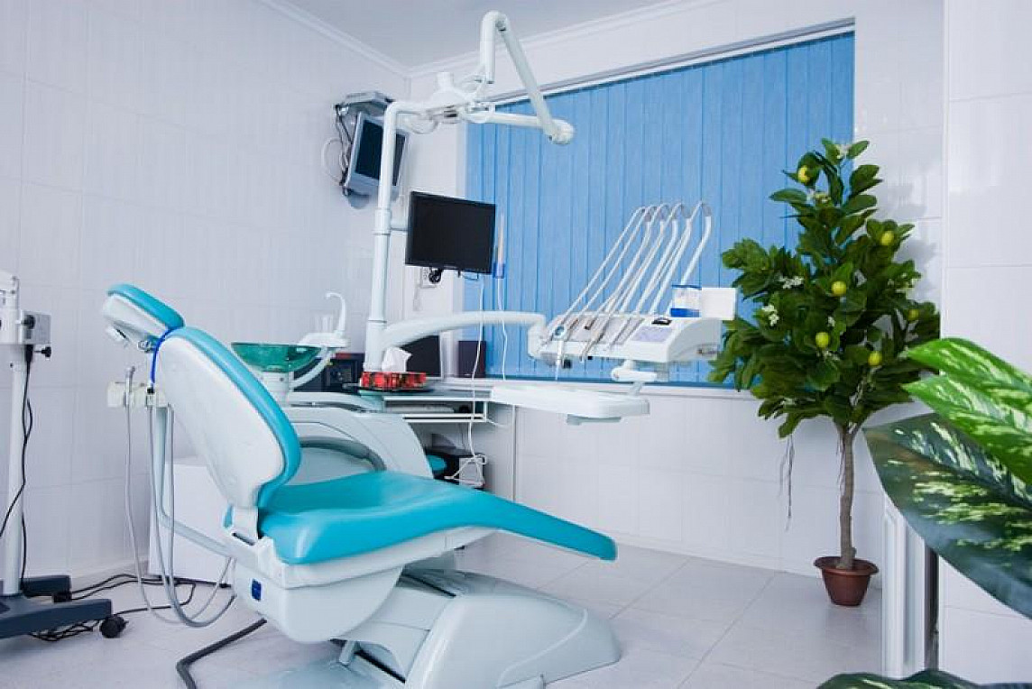 Стоматология на тракторном. Стоматологическая клиника. Частная стоматология. Стоматологический кабинет. Стоматология клиника.